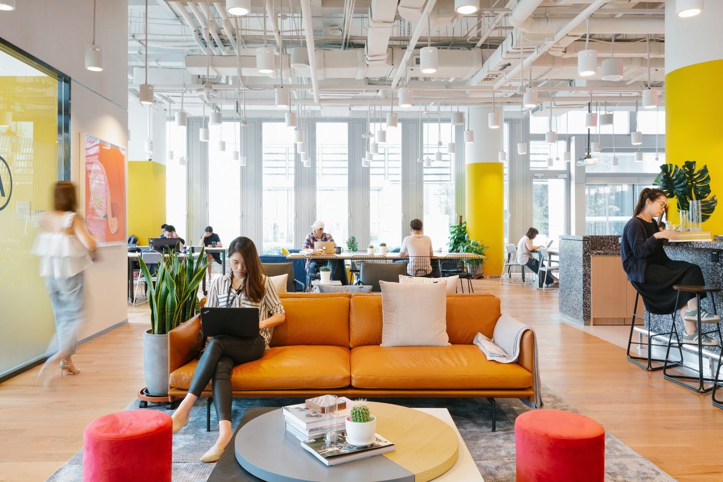 Web_72DPI-20180612_WeWork_Dalian_Lu_-_Common_Areas_-_Couch_Area-4__1_